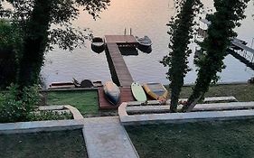 Beach House Orfu